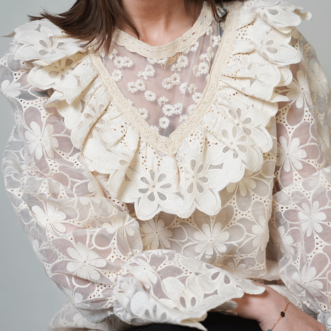 قميص دانتيل - الصورة 6