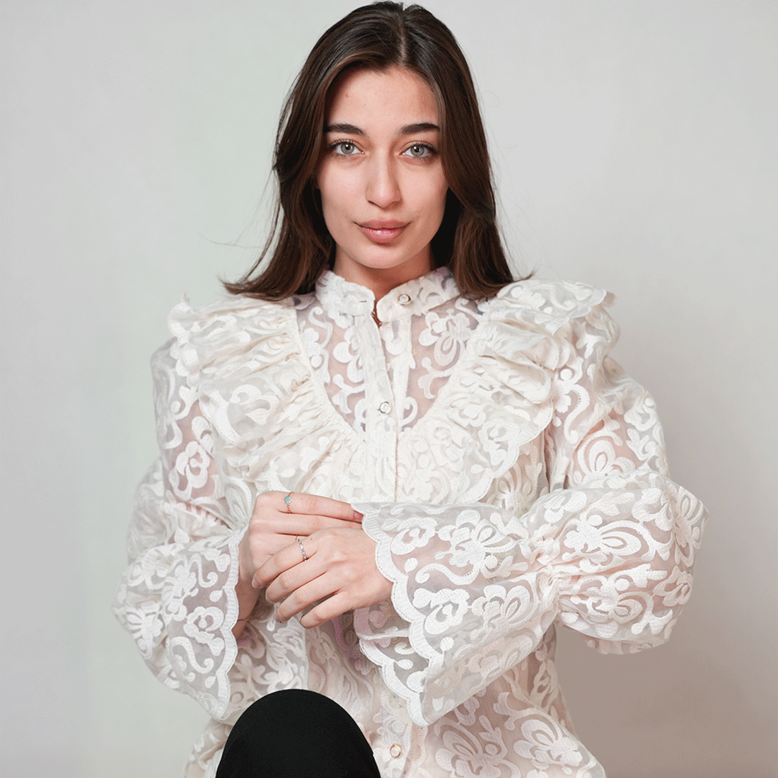 قميص دانتيل - الصورة 4