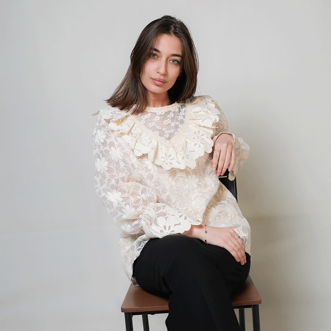 قميص دانتيل - الصورة 4